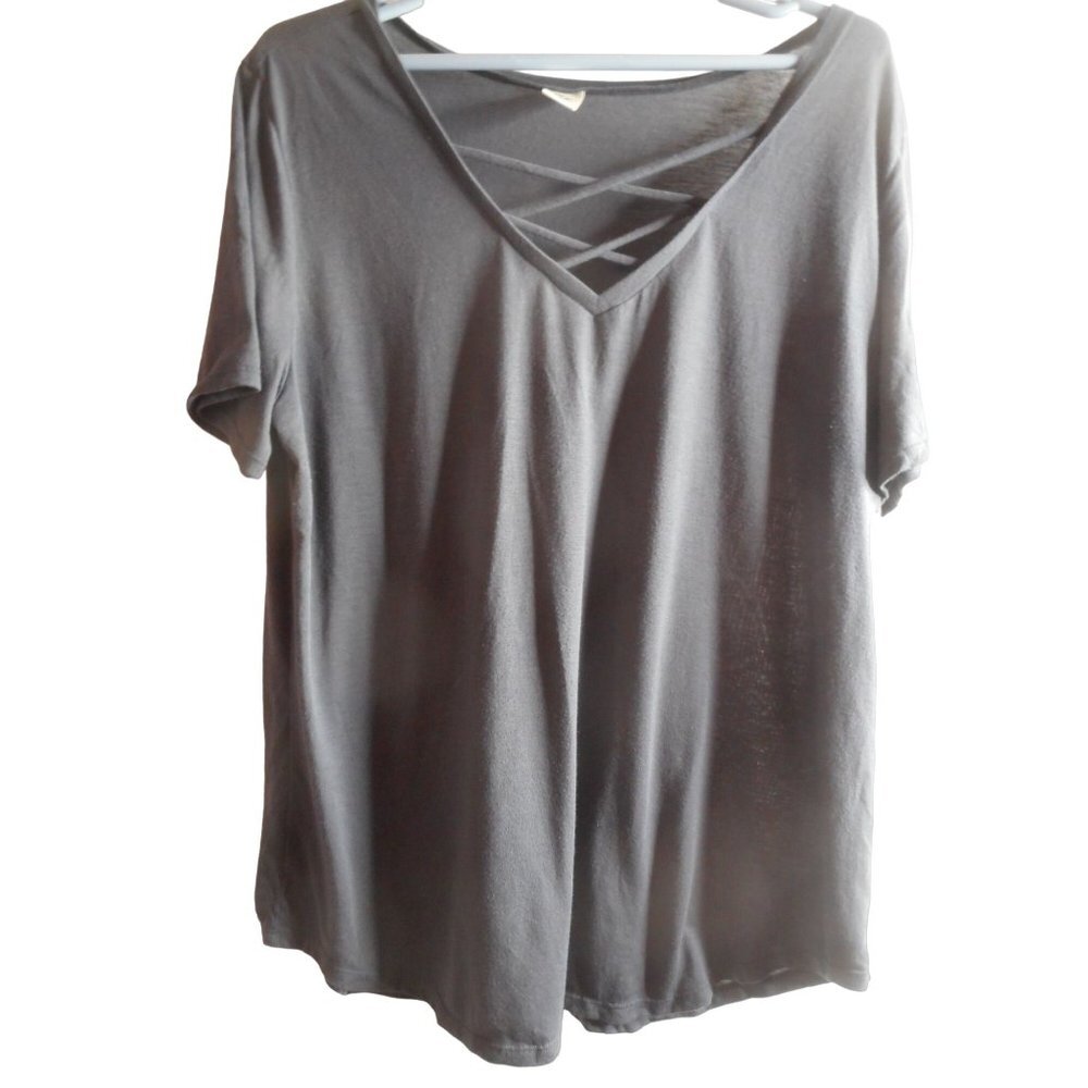 Sz 1x Lightweight Charcoal Grey short sleeve crisscross Knit v neck top